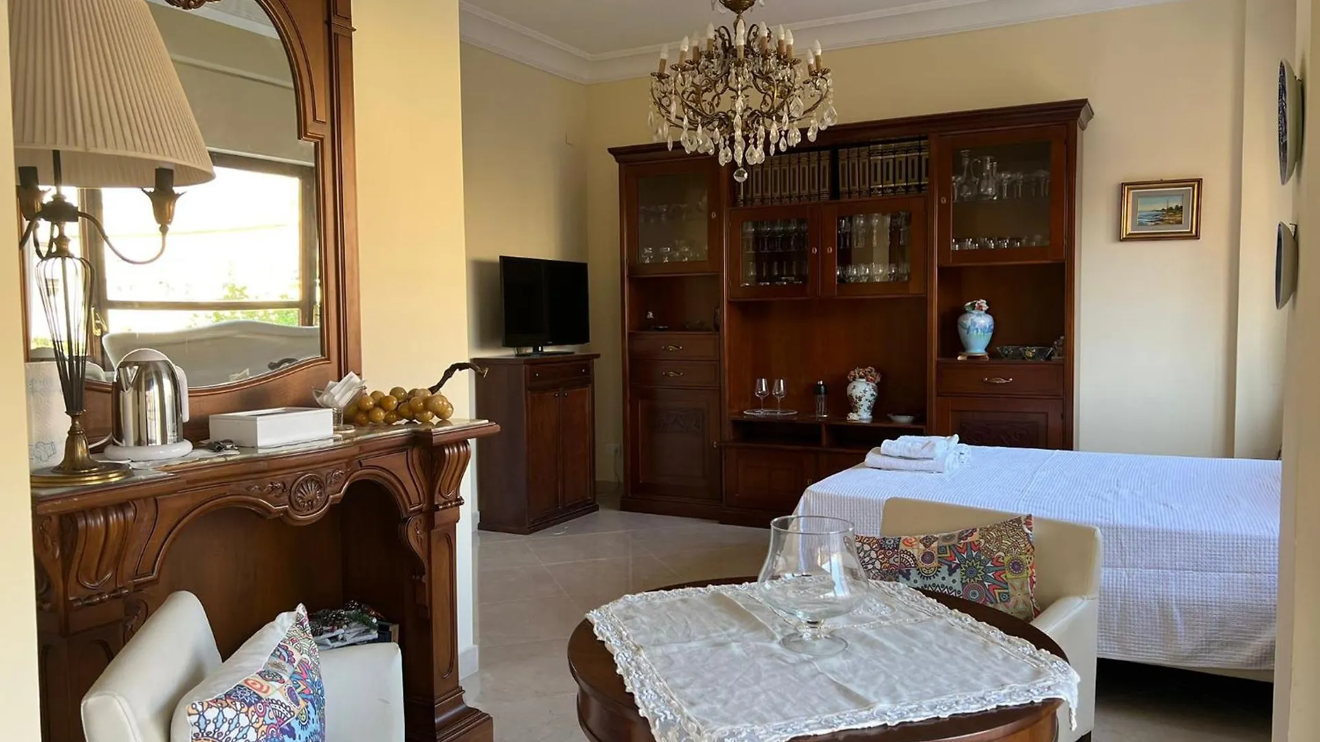 Cavoursuite Палермо 0*,  Италия